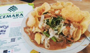 5 Warung Makan Legendaris di Jakarta yang Wajib Kamu Cicipi